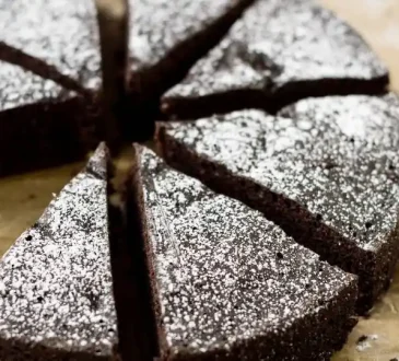 طرز تهیه کیک خیس شکلاتی بدون فر و همزن | سس شکلاتی برای کیک خیس